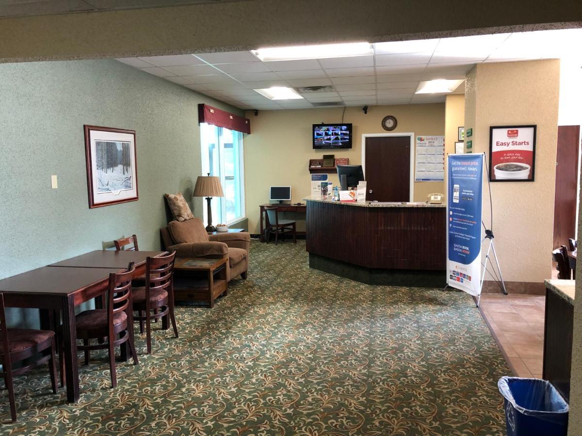 Econo Lodge Wisconsin Rapids Bagian luar foto