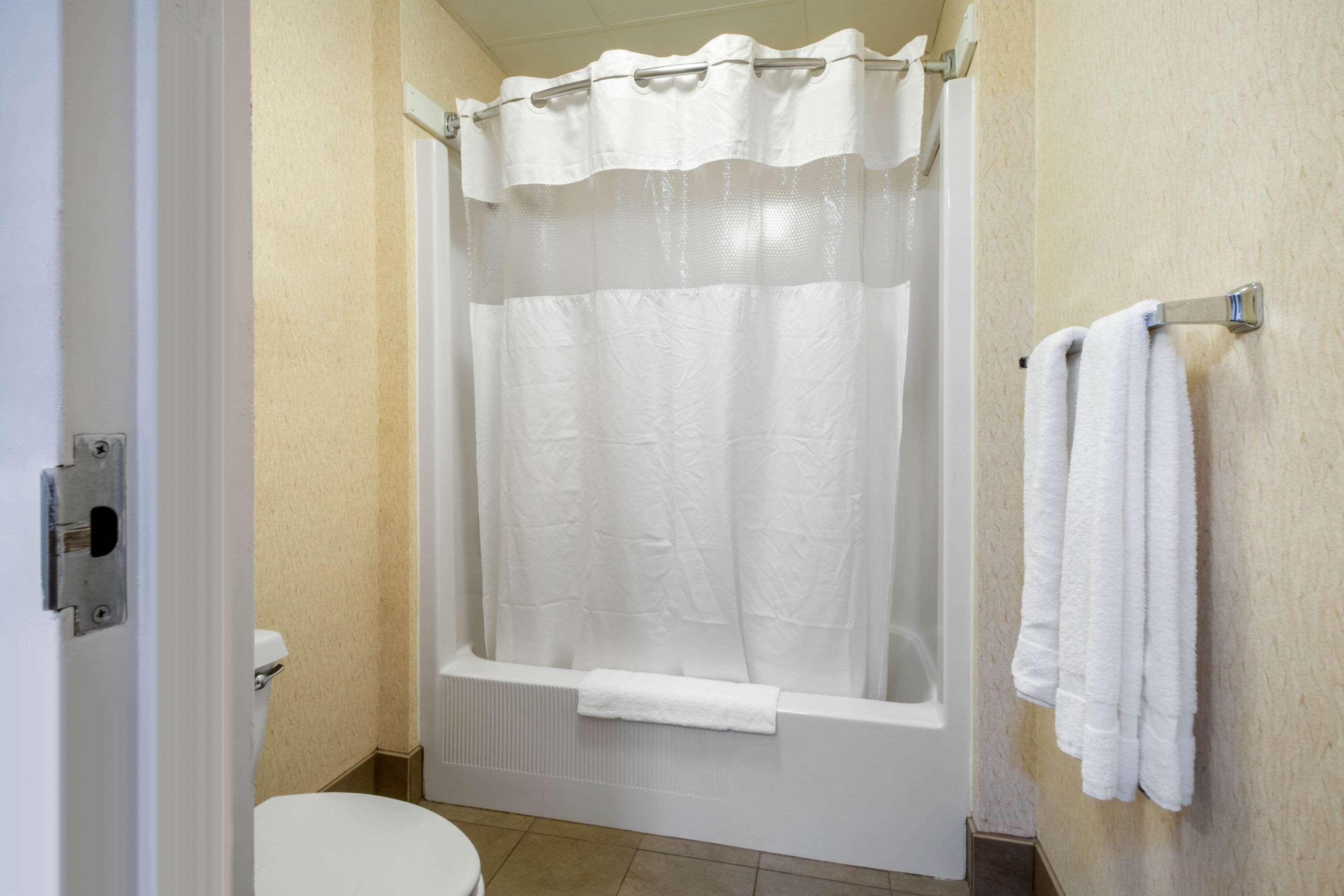 Econo Lodge Wisconsin Rapids Bagian luar foto