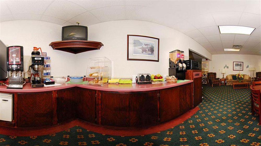 Econo Lodge Wisconsin Rapids Bagian luar foto